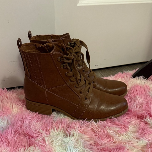 FRYE AND CO. Shoes - FRYE AND CO. Tan Lace-Up Ankle Boots